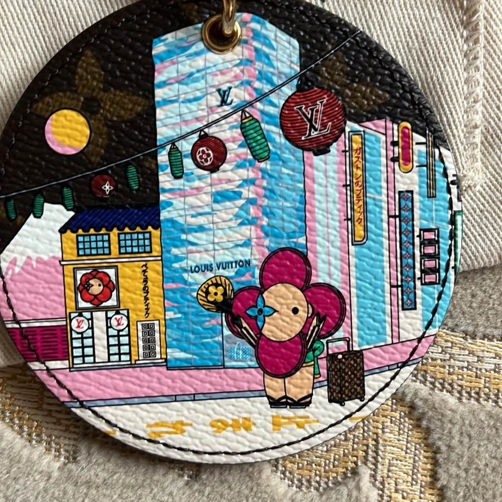 Louis Vuitton new with tag bag charm /key chain limited addition - Picture 4 of 10